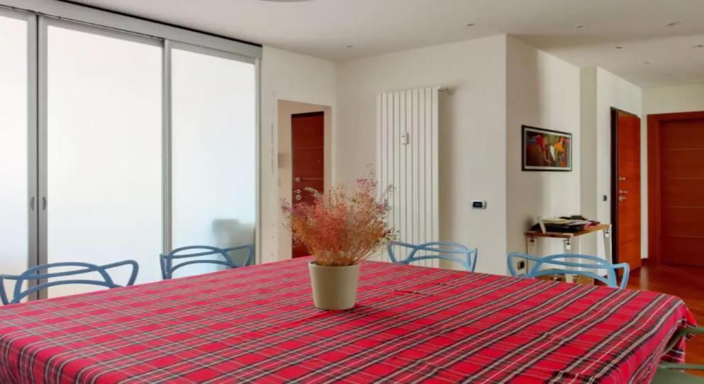 Stanza Nr 2 In Zona Solari In Appartamento Incantevole Milan Bagian luar foto